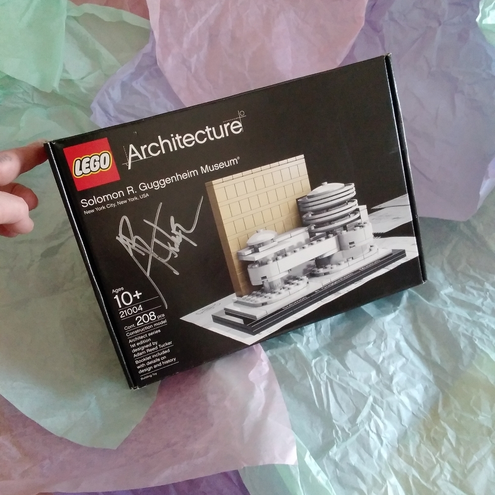 🌙NIB RARE autographed LEGO SIGNED Architecture Guggenheim Museum Set